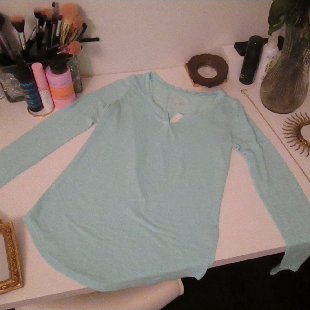 ‘So’ long sleeve light blue tee